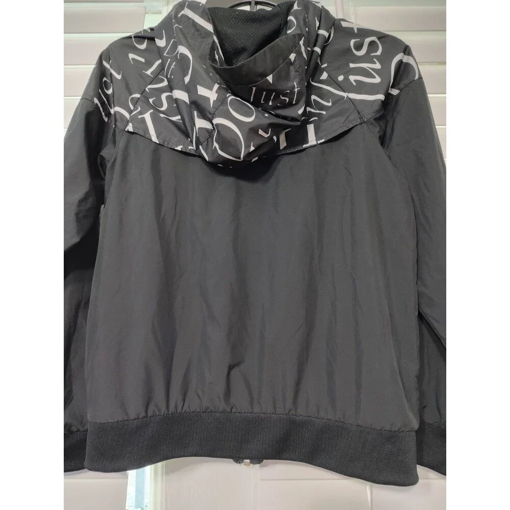Nike Boys Sportswear Wind Runner Just Do It Hooded Jacket in Black Size Medium